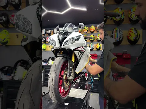 Instalando o escapamento na Yamaha R6 😍#Asmr #Viral #R6 #YamahaR6 #mechanical