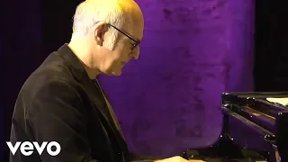 Download Ludovico Einaudi, Alessia Tondo - Nuvole Bianche (Live at the Old Vic Tunnels / 2011) MP3