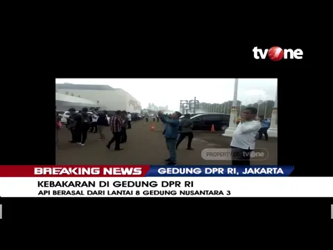 [BREAKING NEWS] Gedung DPR Terbakar, Kepulan Asap Pekat Bikin Panik | tvOne