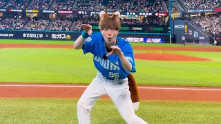 大観衆の中、きつねダンスで「ワホー」