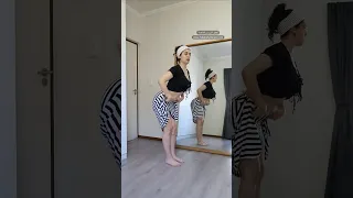 المشية للخلف مع هز الورك 