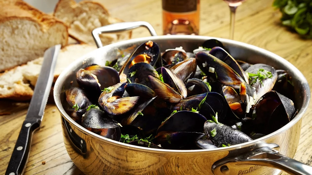 Mussels in a Spicy White Wine Tomato Sauce | CaribbeanPot.com. 