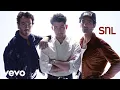 Download Lagu Jonas Brothers - Waffle House (Live on SNL)