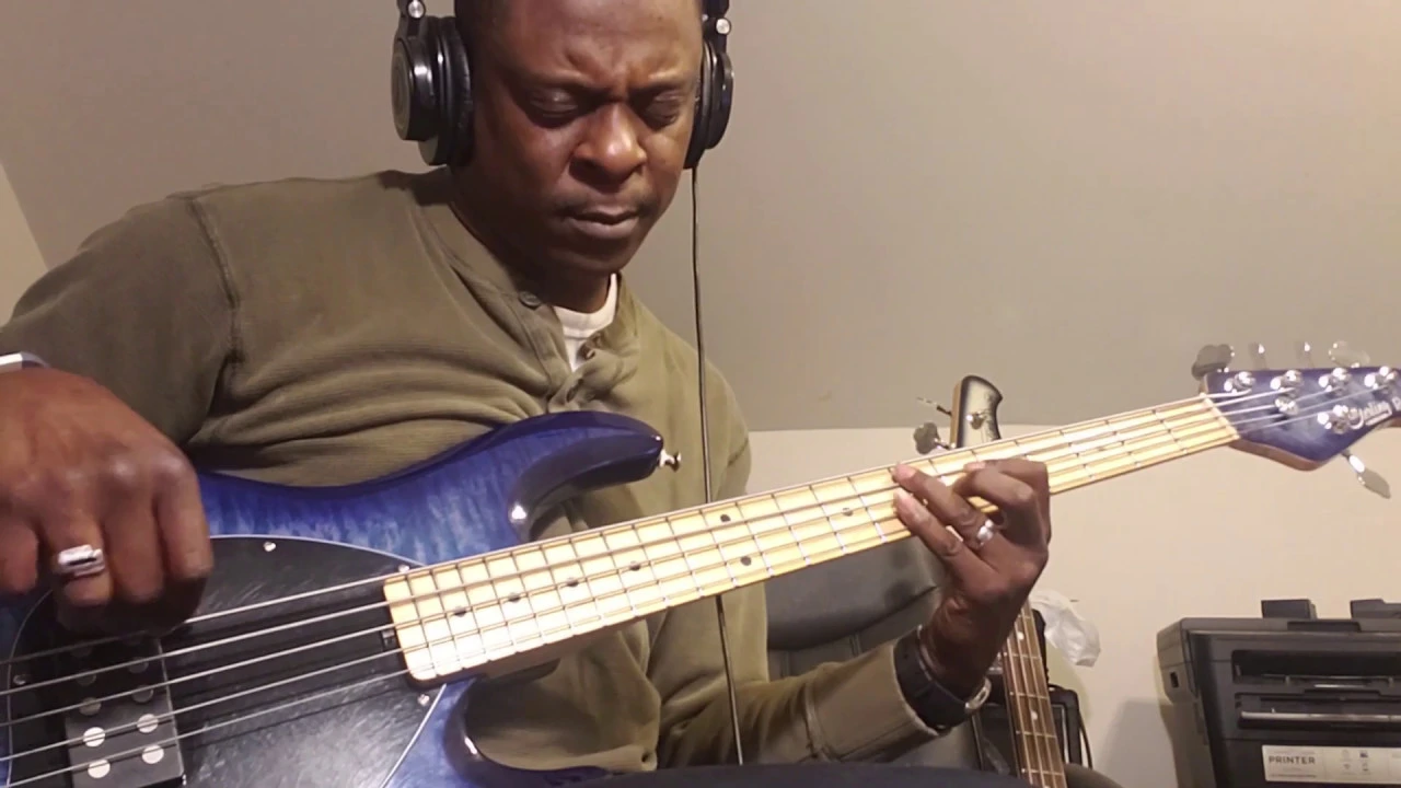 Deniece Williams - Let's Hear It For The Boy (Part of a Bass Cover?)