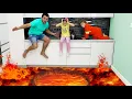 Download Lagu The Floor is Lava - Sofia plays with Dad