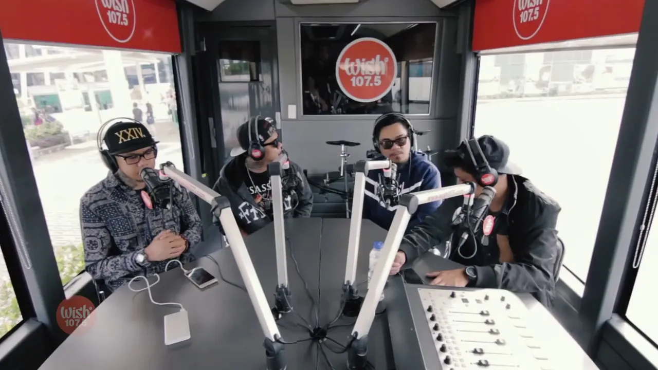 Smugglaz, Curse One,Dello and Flict-G perform,"Nakakamiss"LIVE on Wish 107.5 Bus