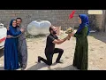 Afsaneh Didn t Come Isa Gave His Second Wife a Flower and Started a New Life