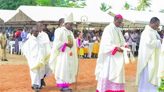 Maandamano Ya Misa Takatifu UWAKA Kutegemeza Dada Wadogo Visiga UWAKA Chipukizi Waongoza Msafara 