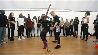 teni super woman afro in heels