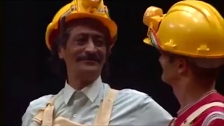 مقطع مضحك من مسرحية عين باين دندنها
