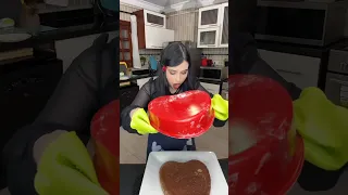 عملت كيكة حمرا  عملت كيكة حمرا