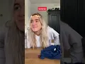 Download Lagu Zij is ongesteld in de klas, maar mag niet naar het toilet...