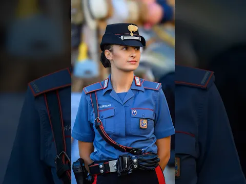 Met a beautiful Carabinieri police officer 🇮🇹 #Italy #police #carabinieri #streetphotography
