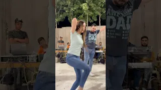 قائدة بمركزها وفنانة بدبكتها ام الجود تخطف الأنظار Dabke Lebanon  قائدة بمركزها وفنانة بدبكتها ام الجود تخطف الأنظار Dabke Lebanon