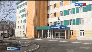 В Омске двухлетний мальчик выпал из окна и остался жив