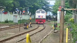 Download Langsiran Lokomotif CC 203 98 06 di Stasiun Merak dan CC 201 89 03 di Stasiun Rangkasbitung MP3