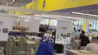Во время паузы в ударах в столице сопредельного государства сметают с полок все видно дым