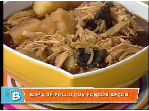 Sopa de pollo con hongos secos