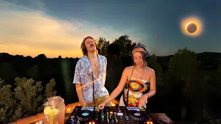 Solar Eclipse House Mix