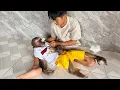 Download Lagu Brother Helps Mom Take Care of Abu's Wound While Mom Is Not at Home