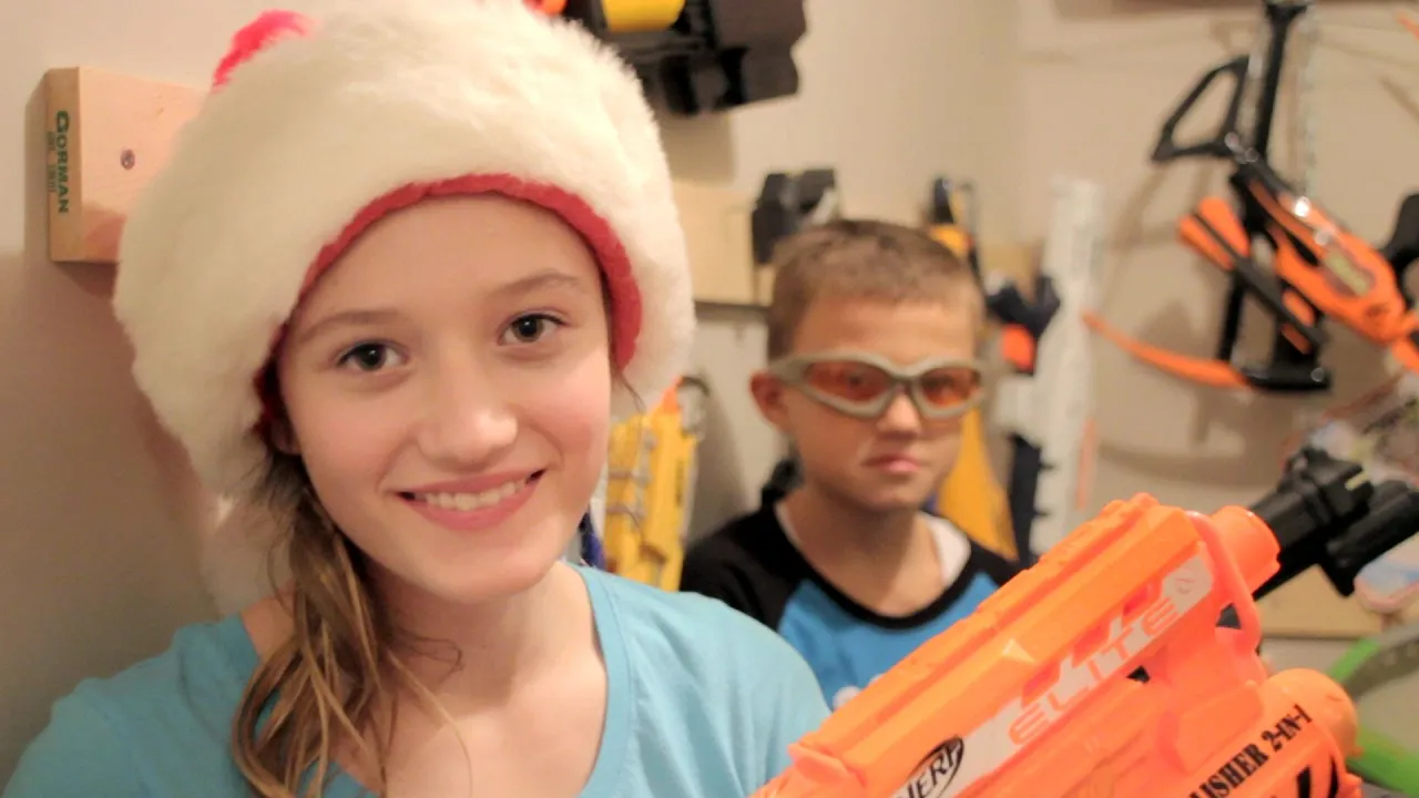 Nerf War: KILL SANTA!!!