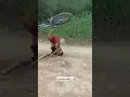 Download Lagu tombos de bike esse foi engraçado 🤣🤣#shorts #engraçado #bike