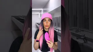 Patricinha encontrou a emo no banheiro da escola #humor