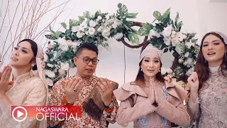 Download Selvi Kitty, Nurie Melanie, Hesty Klepek Klepek \u0026 Andrigo - Cari Berkah (Official MV Religi) MP3