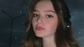 أبتسم لكنني أموت من الداخل                                      أغنية فرنسية حزينة دندنها