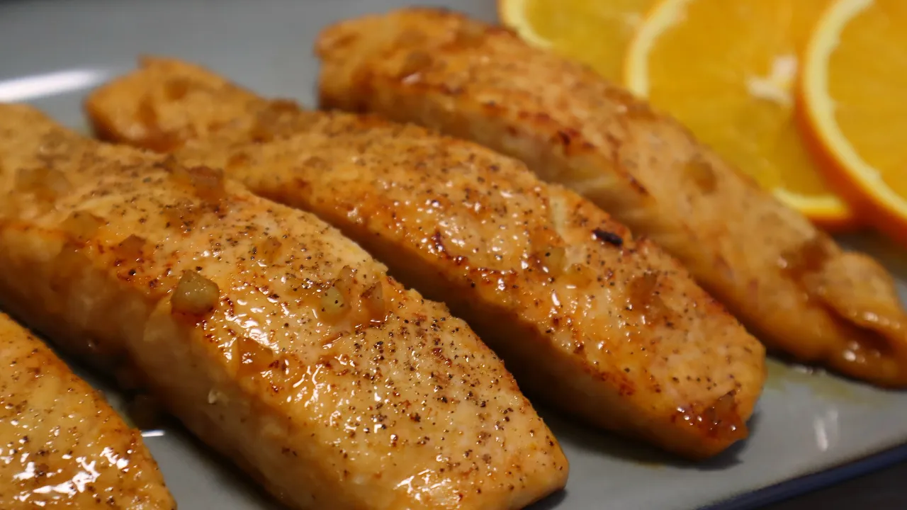 Lachs Rezepte gibt es zuhauf. Doch Fisch in der Pfanne zuzubereiten will gelernt sein! Beim Braten k. 