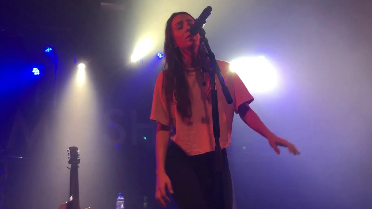 Amy Shark - Love Monster Tour 2019 Paris live - Middle of the night