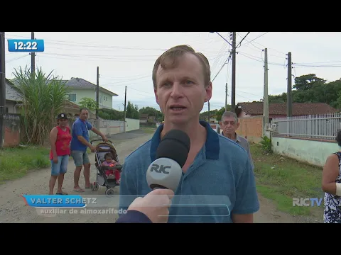 Moradores convivem com problemas de infraestrutura no Espinheiros, em Joinville