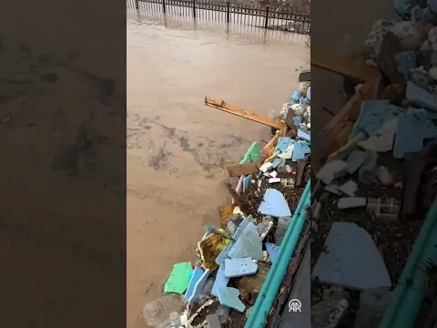 İstanbul'da sağanak yaşamı olumsuz etkiledi