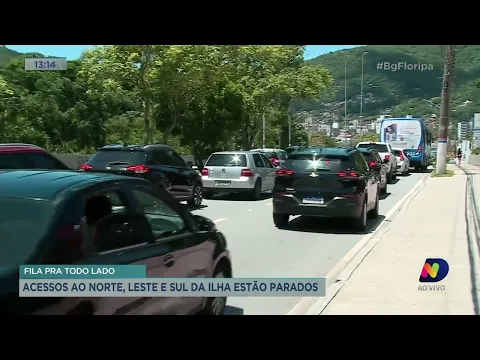 Manhã de muito trânsito e longas filas em Florianópolis