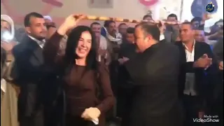دخول سيده وزوجها احد الافراح ولآعجابها بفرقة الريس محمد البنجاوى طلبت ترقص وهى مش معزومه 