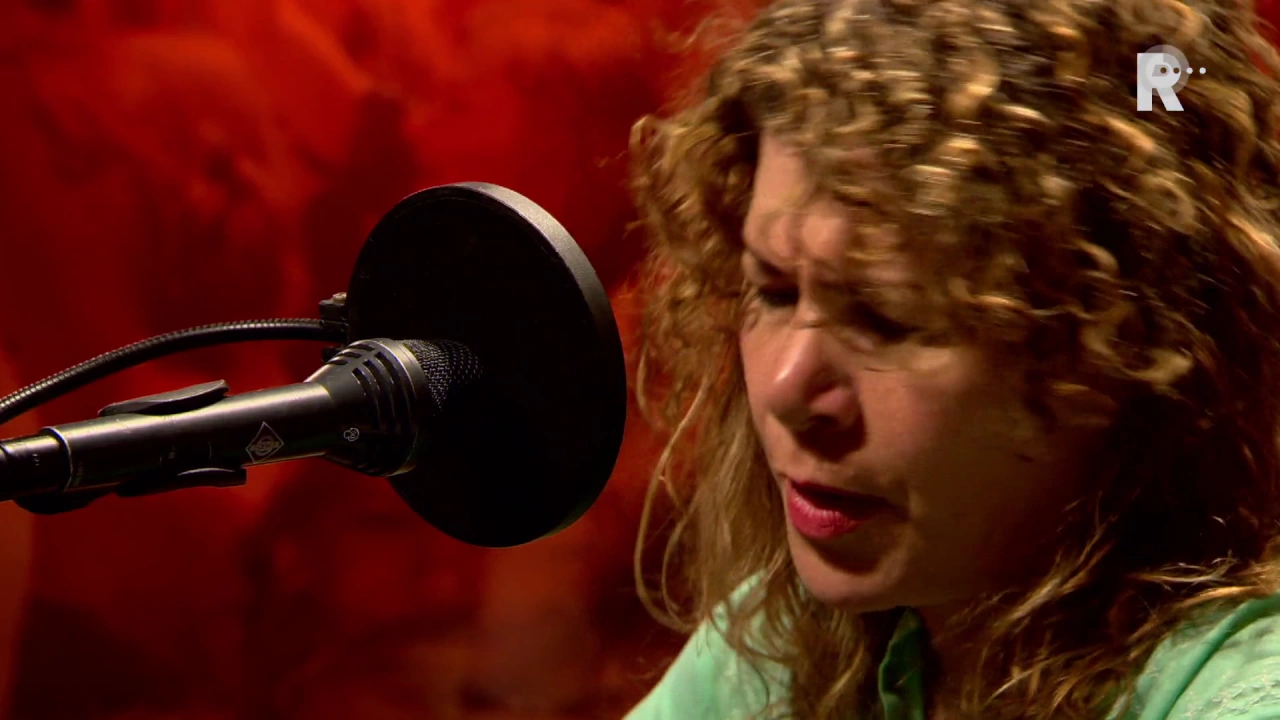 Dayna Kurtz & Robert Maché - Love Gets in the Way - Live uit Lloyd