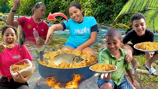 Cocinando y PESCANDO En El RÍO Con Los NIÑOS 🍛🎣🤩🌊 *El Final Nos SORPRENDIÓ* 😍🐟🔥