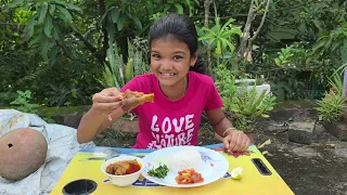 কৃতিকা এটা কি খাচ্ছে 😋🤗🥰😍❤️@Kritika Channel 