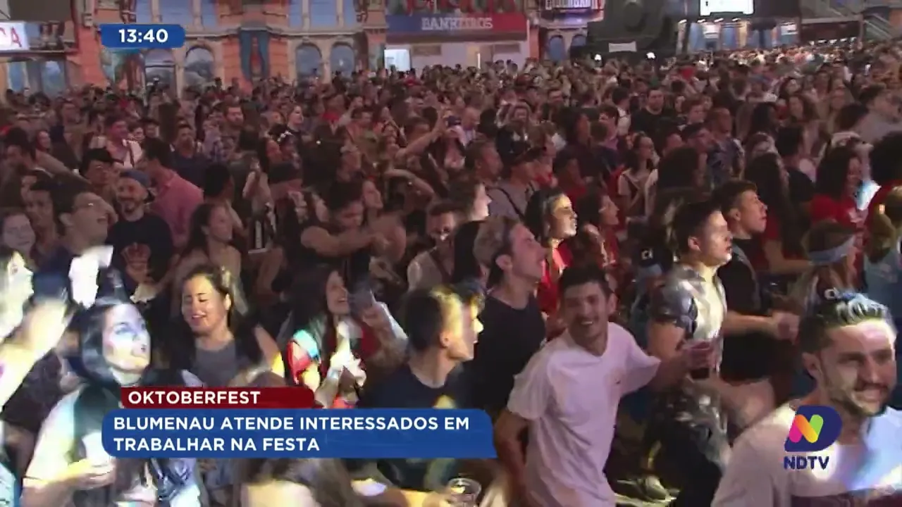 Blumenau atende interessados em trabalhar na festa