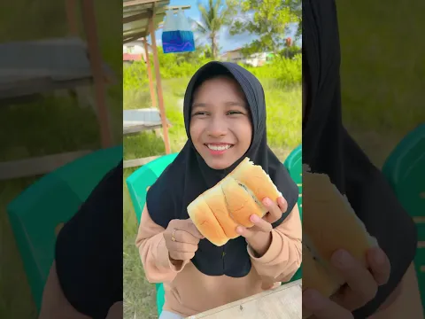 Makan es krim roti