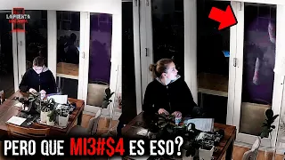 Algo INEXPLICABLE sucedió en esta CASA... y quedó grabado en VIDEO | 10 VIDEOS de TERROR REAL 👣 #37