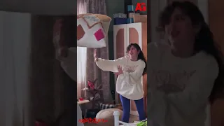 لما اختك تشوفك بتكلم البست فريند وتتريق عليك خفة دم سماح 