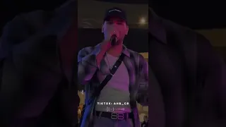 مسلم شيك بس صايع دندنها