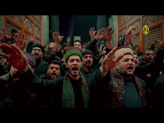 ⁣بقلوب صابرة محتسبة  خدام الجوادين يقيمون مراسم استبدال رايات القباب حزناً على الامام الكاظم (ع)