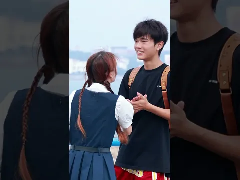 Calling Young Girls "Big Sister" | Prank  听到男生叫自己大姐，女生的笑容瞬间凝固  #prank #treeman #funny #搞笑
