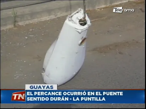 Bus de transporte escolar se accidentó en el puente de la Unidad Nacional