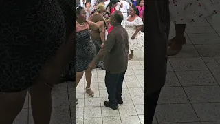 Computadora! La cumbia!