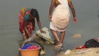 india women wash clothes