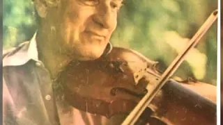 كمان أحمد الحفناوي قابلني والأشواق بعنيه 