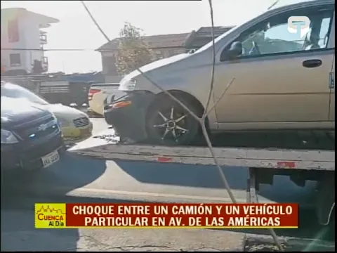 Choque entre un camión y un vehículo particular en av. de las Américas